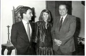 Fernando de Mello Barreto em foto ao lado da esposa Maria Helena e do secretário-geral do Ministério das Relações Exteriores, Paulo Tarso Flecha de Lima. À época, Fernando era o subchefe da Secretaria de Imprensa, trabalhando como porta-voz do então secretário-geral.